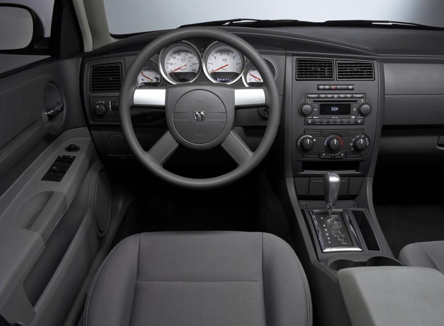  Dodge Magnum R/T 2005 года  (фото 34 из 39)